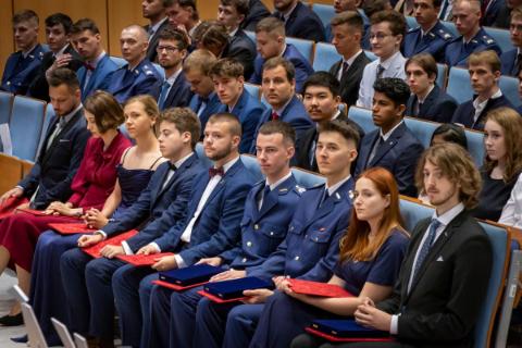 Slávnostné promócie absolventov bakalárskeho štúdia