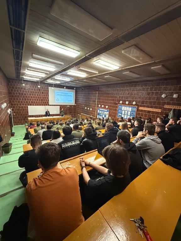 Pozvaná prednáška na tému Navigačné a komunikačné systémy leteckej techniky F-16, UH-60M, C-27J