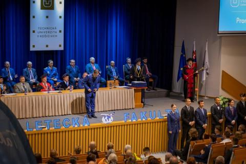 Slávnostné promócie absolventov bakalárskeho štúdia